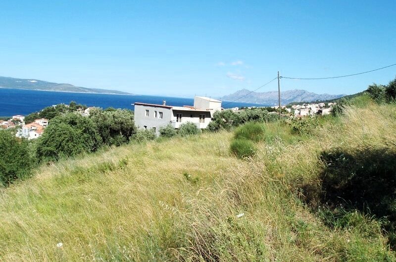 Attractive building plot 854m2 in Moča – Makarska