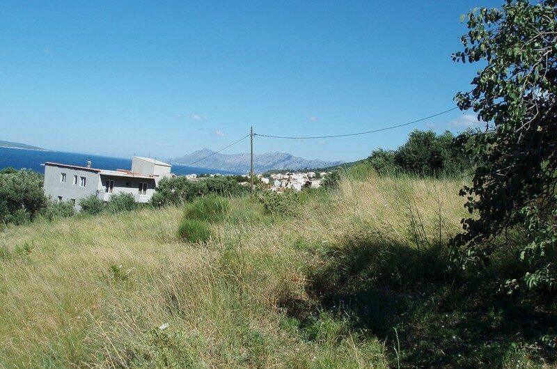Attractive building plot 854m2 in Moča – Makarska