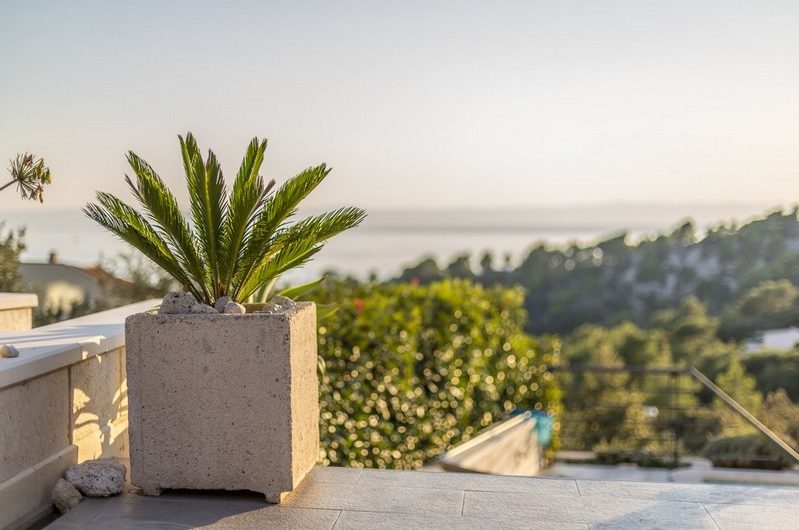 Attractive villa with swimming pool