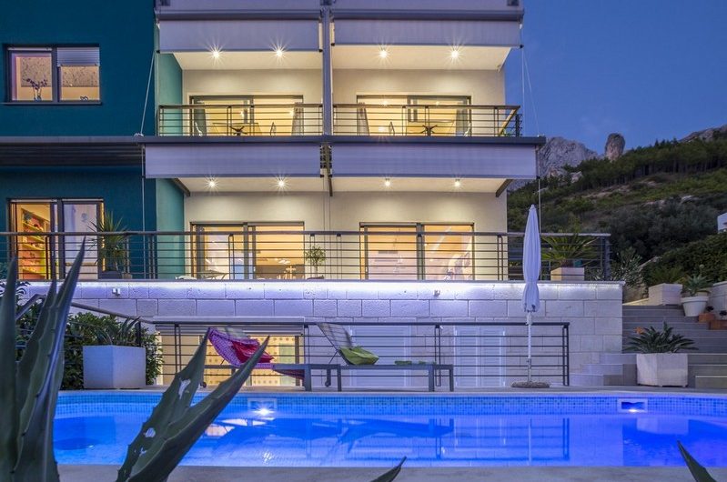 Attractive villa with swimming pool