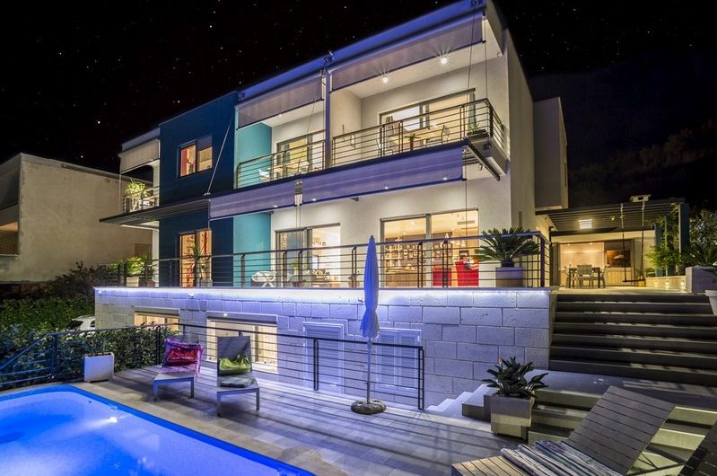 Attractive villa with swimming pool