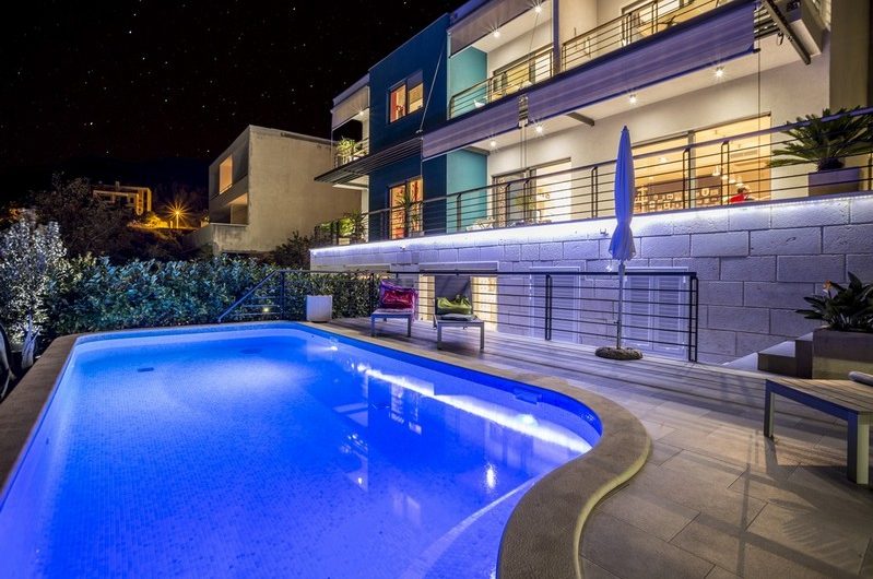 Attractive villa with swimming pool