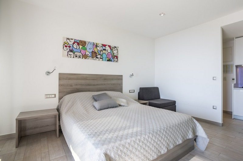 Attractive villa with swimming pool