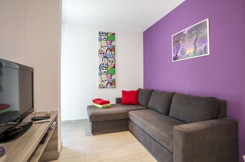 Attractive villa with swimming pool