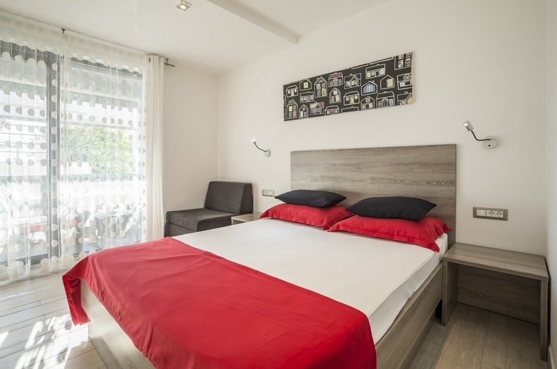 Attractive villa with swimming pool