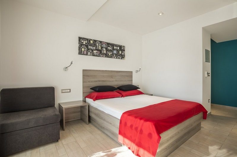 Attractive villa with swimming pool