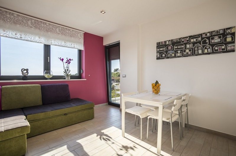 Attractive villa with swimming pool