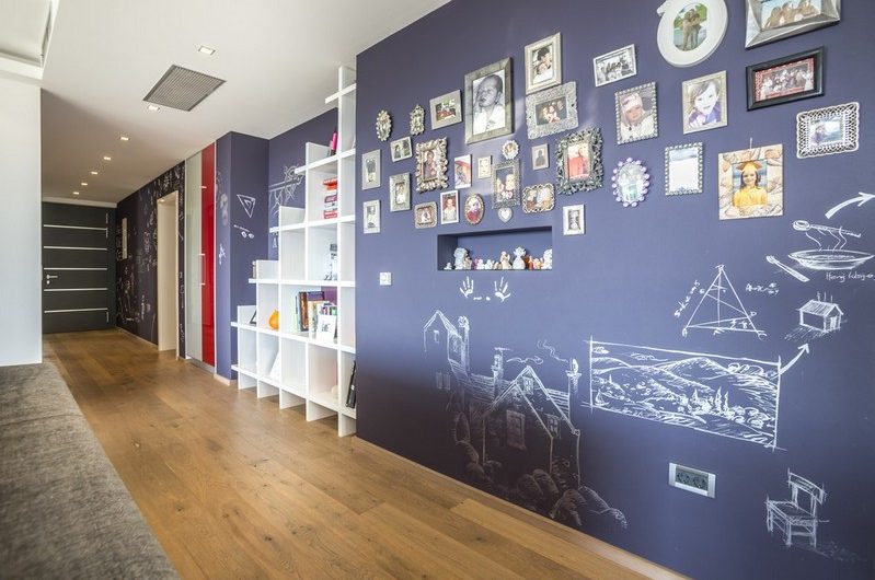 Attractive villa with swimming pool