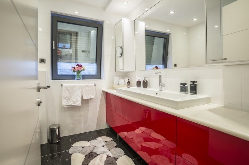 Attractive villa with swimming pool