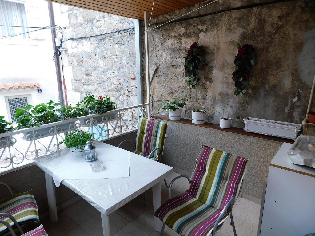 Makarska trosoban stan centar grada PRODANO