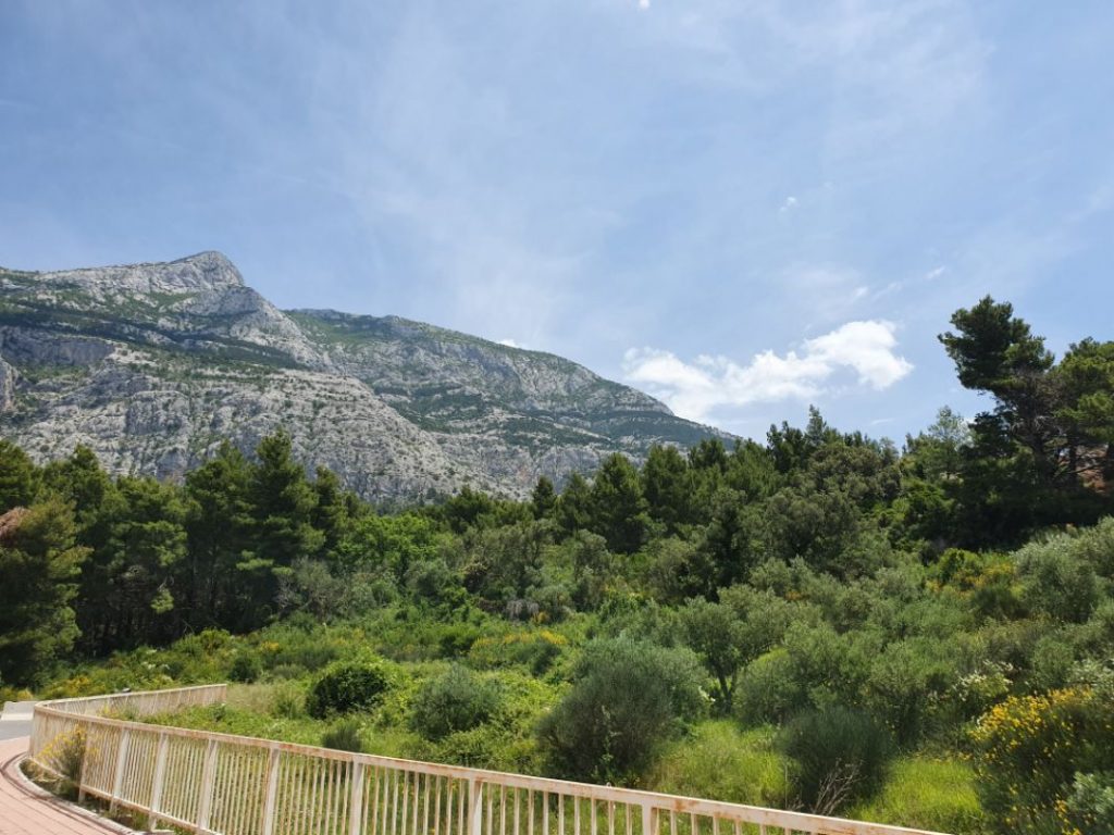 Makarska zemljište 2294m2 zapadni dio grada