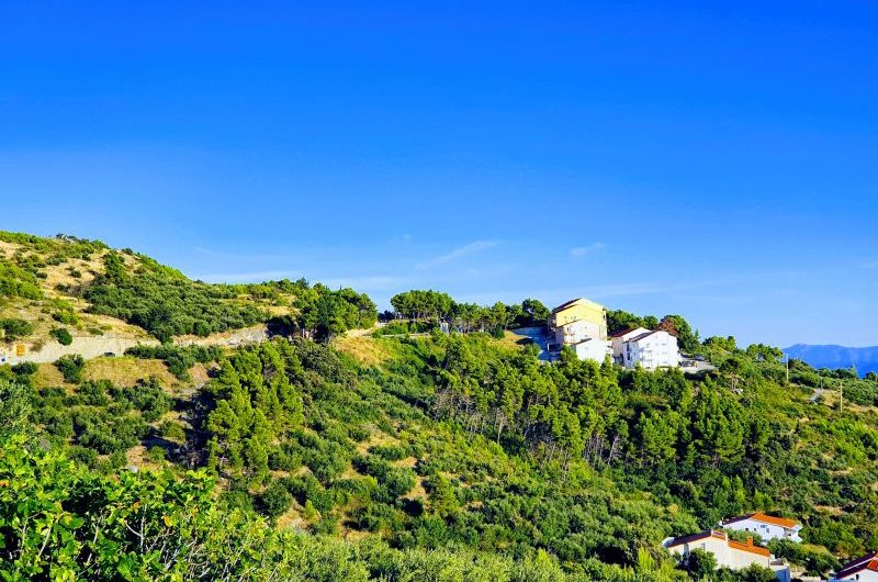 BUILDING LAND 500 M2 WITH A SEA VIEW IN KRVAVICA