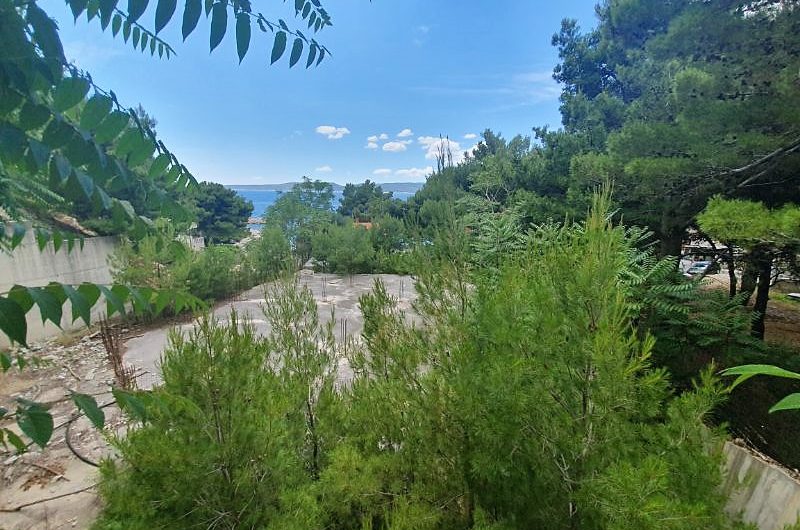 PARCEL OF LAND (655 M2) SECOND ROW TO THE SEA IN BRELA