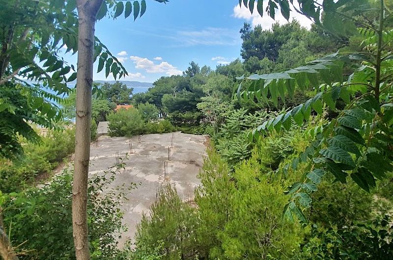 PARCEL OF LAND (655 M2) SECOND ROW TO THE SEA IN BRELA