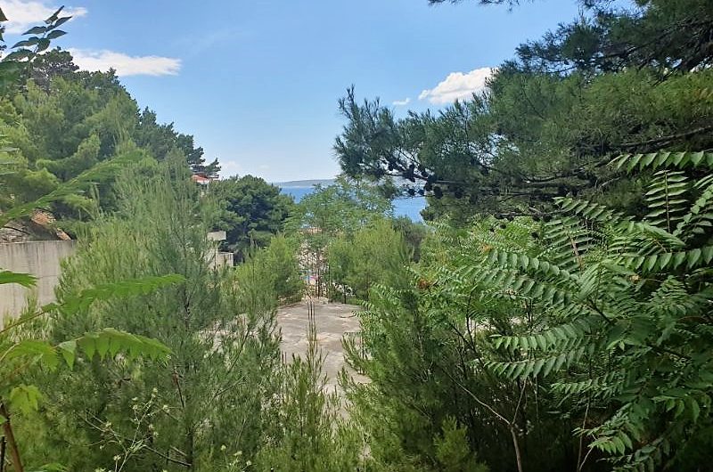 PARCEL OF LAND (655 M2) SECOND ROW TO THE SEA IN BRELA