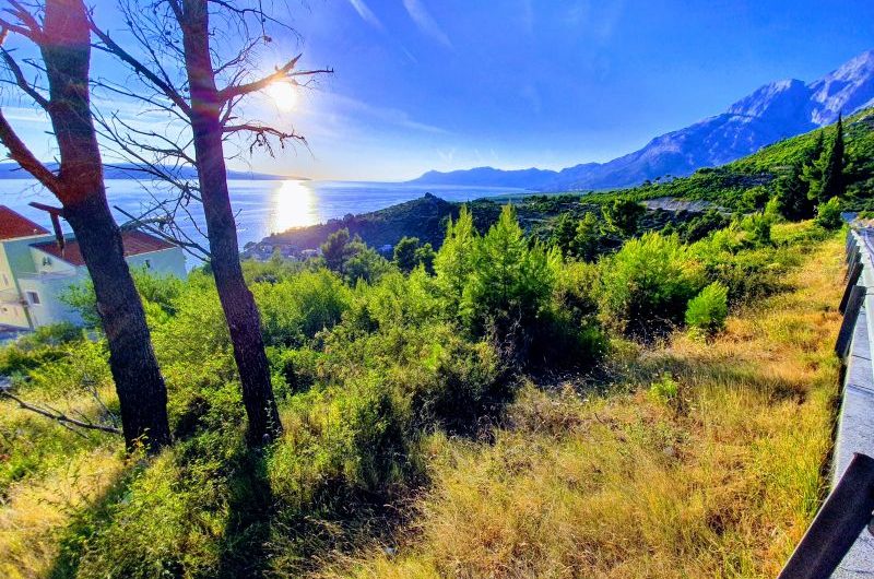 BUILDING LAND 500 M2 WITH A SEA VIEW IN KRVAVICA