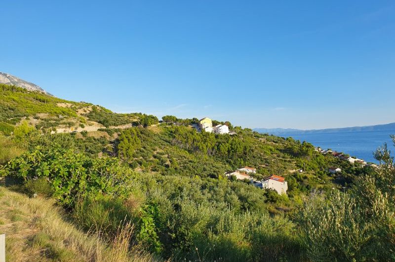 BUILDING LAND 500 M2 WITH A SEA VIEW IN KRVAVICA