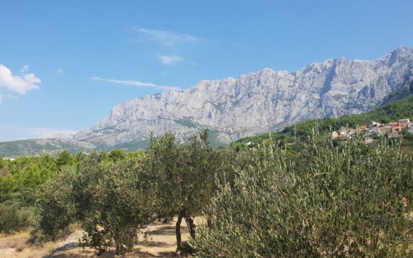 VERY ATTRACTIVE PARCEL OF LAND (2170 M2) IN MAKARSKA