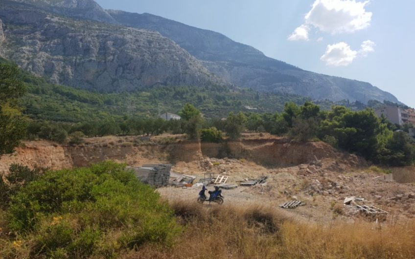 VERY ATTRACTIVE PARCEL OF LAND (2170 M2) IN MAKARSKA