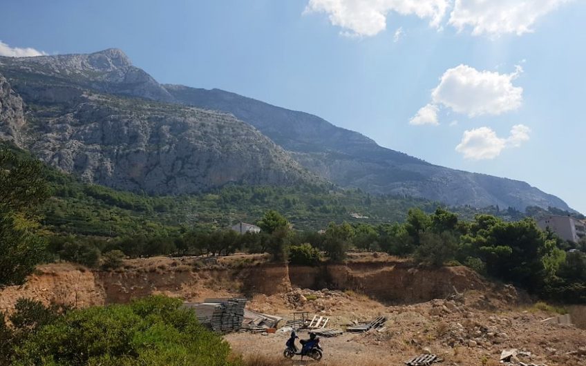 VERY ATTRACTIVE PARCEL OF LAND (2170 M2) IN MAKARSKA