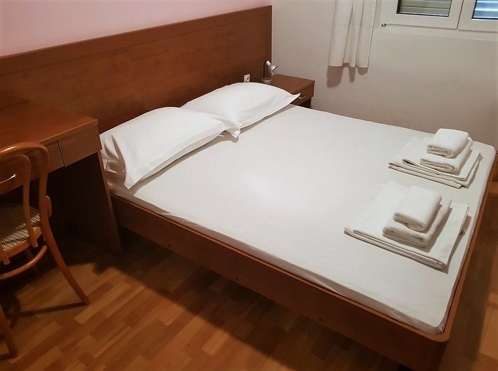 ATTRACTIVE VILLA WITH APARTMENTS NEAR THE BEACH MAKARSKA