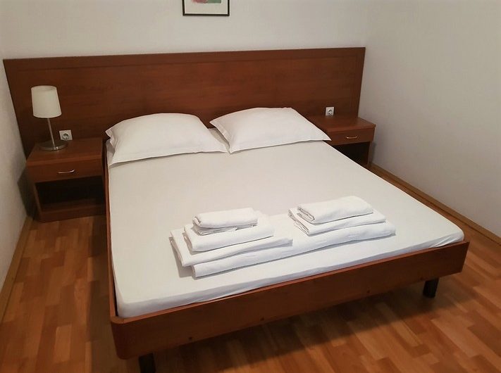 ATTRACTIVE VILLA WITH APARTMENTS NEAR THE BEACH MAKARSKA