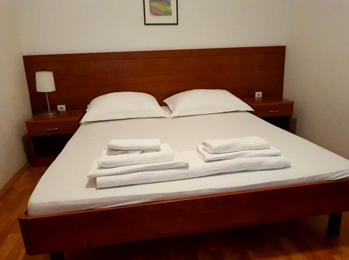 ATTRACTIVE VILLA WITH APARTMENTS NEAR THE BEACH MAKARSKA