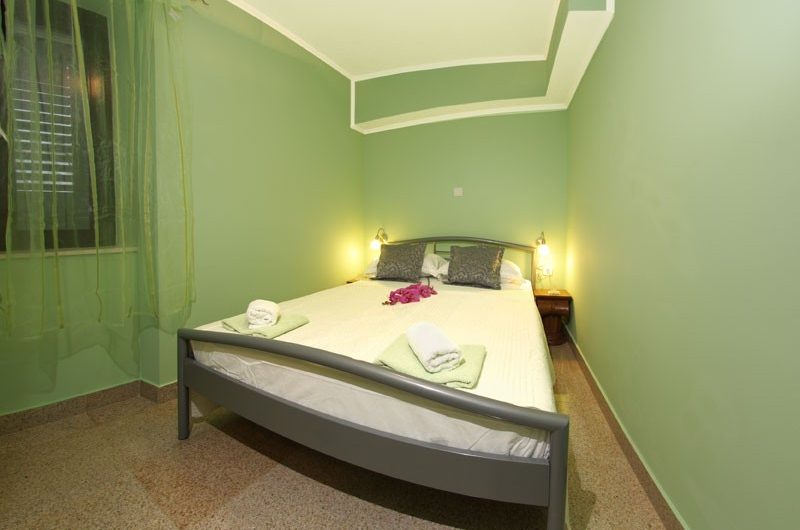 HOUSE WITH A RESTAURANT IN THE CENTRE OF MAKARSKA
