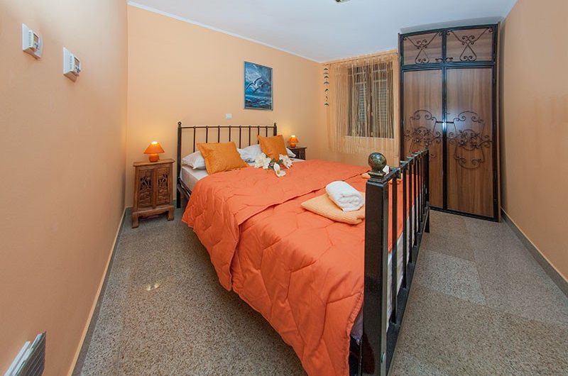 HOUSE WITH A RESTAURANT IN THE CENTRE OF MAKARSKA