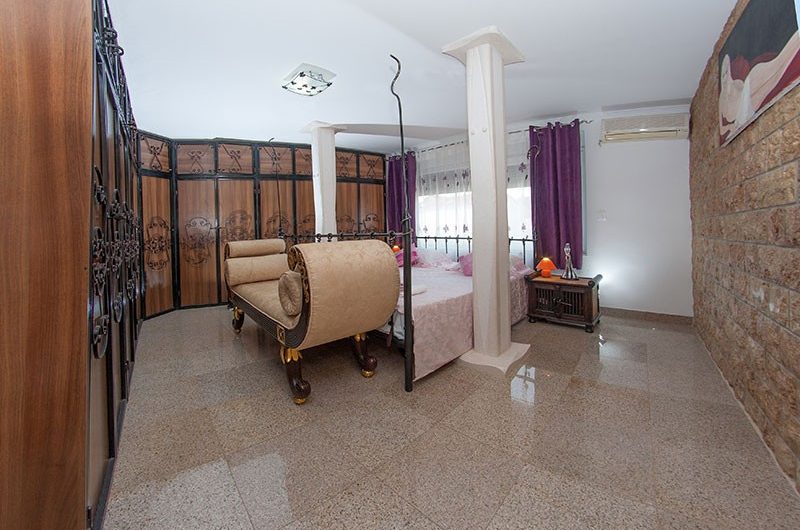 HOUSE WITH A RESTAURANT IN THE CENTRE OF MAKARSKA