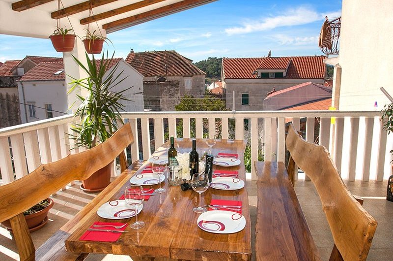 HOUSE WITH A RESTAURANT IN THE CENTRE OF MAKARSKA