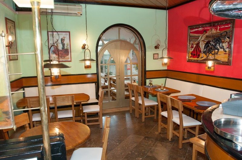 HOUSE WITH A RESTAURANT IN THE CENTRE OF MAKARSKA