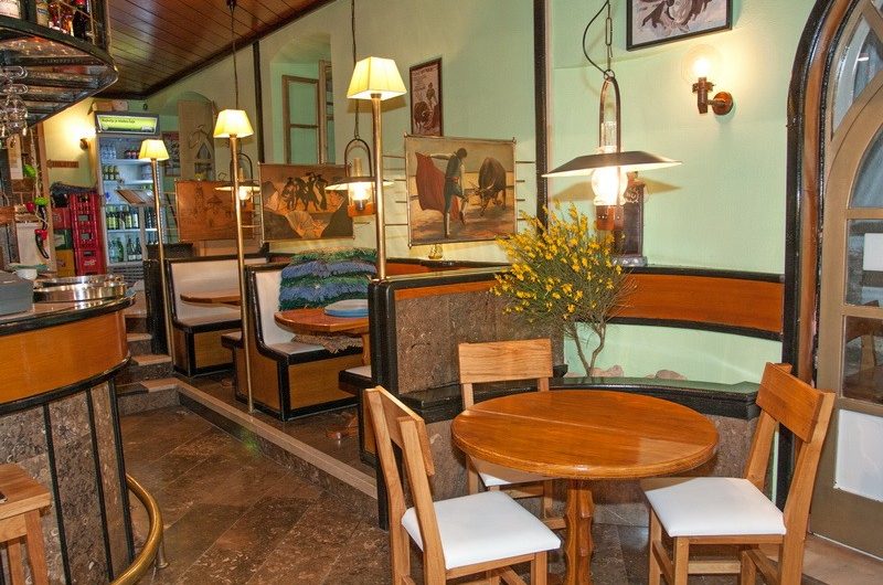 HOUSE WITH A RESTAURANT IN THE CENTRE OF MAKARSKA