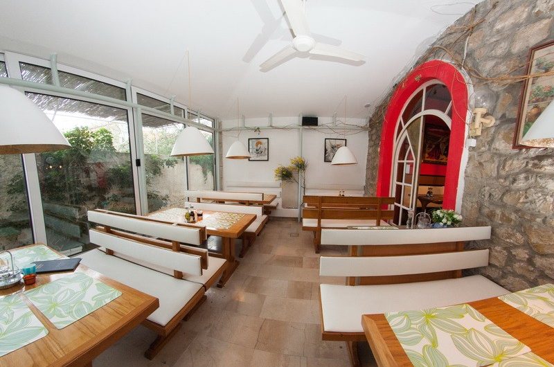 HOUSE WITH A RESTAURANT IN THE CENTRE OF MAKARSKA