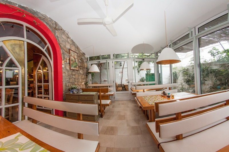 HOUSE WITH A RESTAURANT IN THE CENTRE OF MAKARSKA