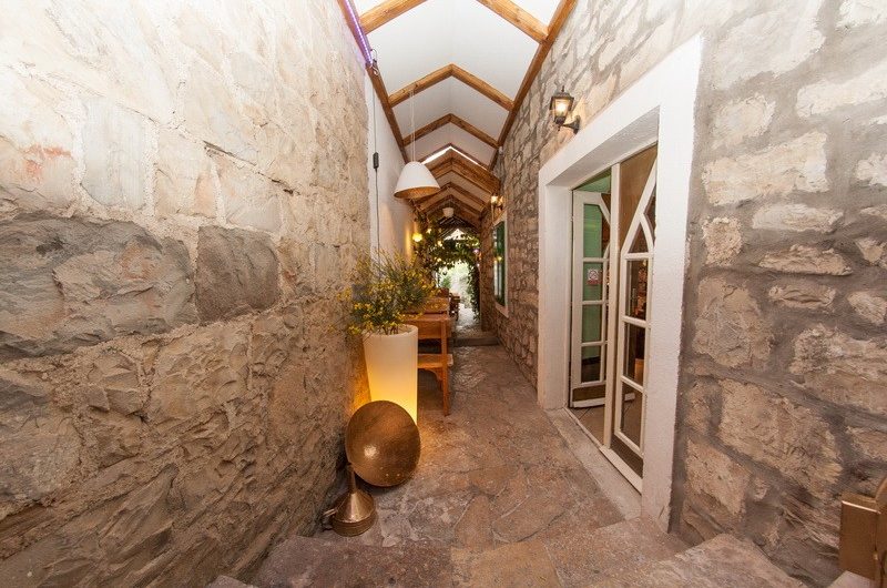 HOUSE WITH A RESTAURANT IN THE CENTRE OF MAKARSKA