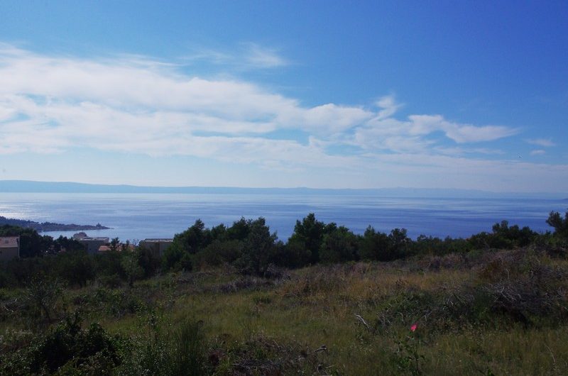 VERY ATTRACTIVE LAND (3700 M2) IN MAKARSKA