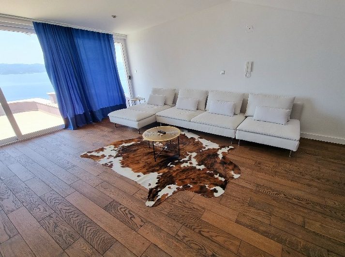 Brela prekrasna manja kuća s pogledom na more