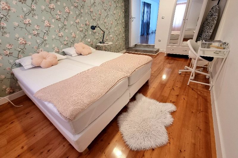 Brela prekrasna manja kuća s pogledom na more