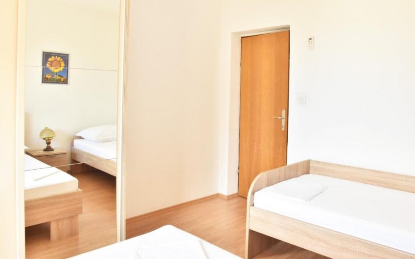 Tučepi apartmanska kuća