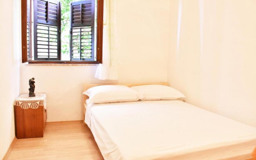 Tučepi apartmanska kuća
