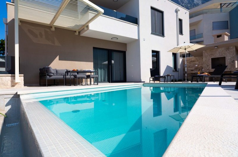 Atraktivna vila s bazenom u Velikom brdu, Makarska