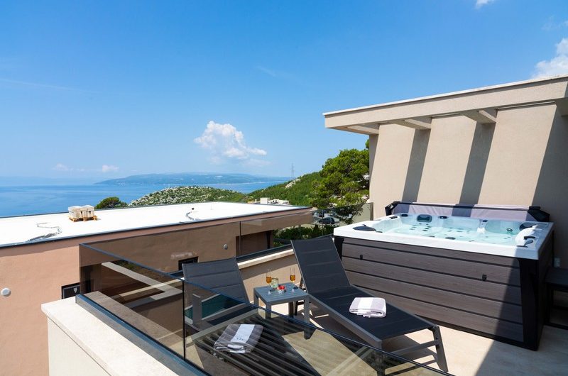 Atraktivna vila s bazenom u Velikom brdu, Makarska