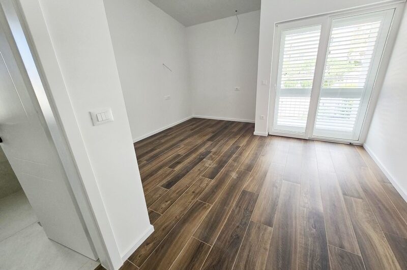 Makarska nova garsonjera Zelenka