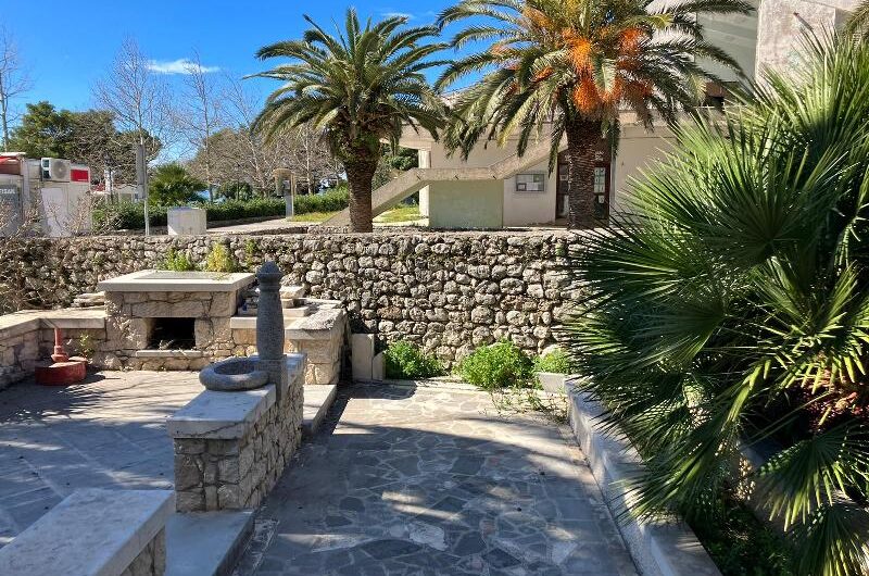 Zaostrog samostojeća kuća prvi red do mora