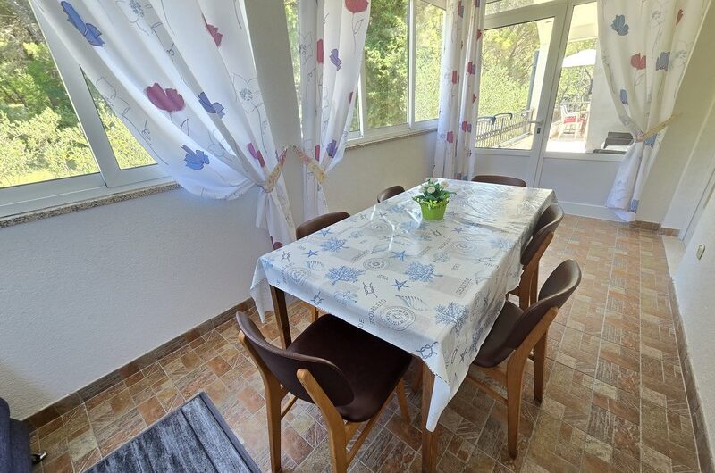 Zaostrog, prekrasna apartmanska kuća