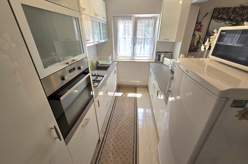Zaostrog, prekrasna apartmanska kuća
