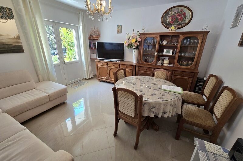 Zaostrog, prekrasna apartmanska kuća