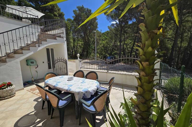 Zaostrog, prekrasna apartmanska kuća