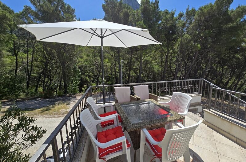 Zaostrog, prekrasna apartmanska kuća